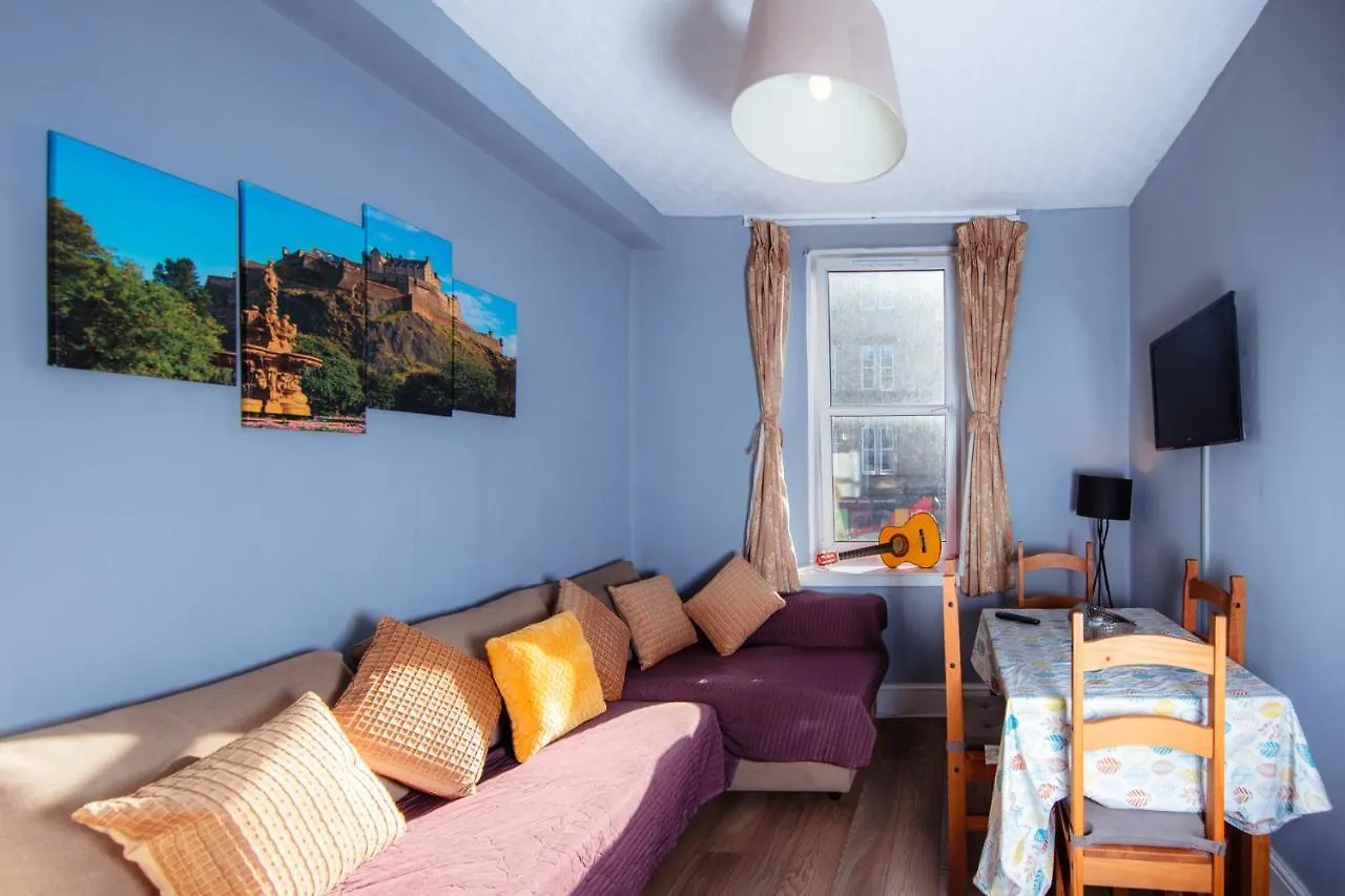 Old Town Apartment By The Castle/ Meadows! エディンバラ 0*,  イギリス